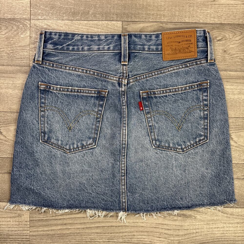 Levi's Icon Jean Skirt A-Line Button Fly Frayed Hem Medium Wash sz 24 - Picture 5 of 6